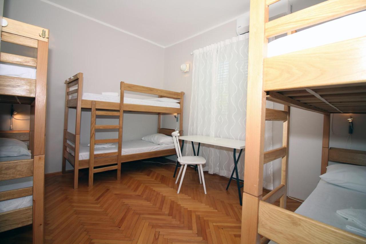 Hostel Marko Tisno Exteriör bild