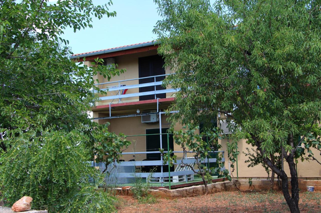 Hostel Marko Tisno Exteriör bild