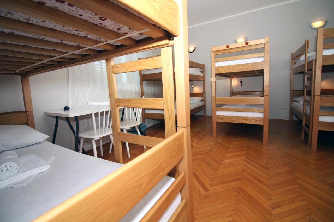 Hostel Marko Tisno Exteriör bild